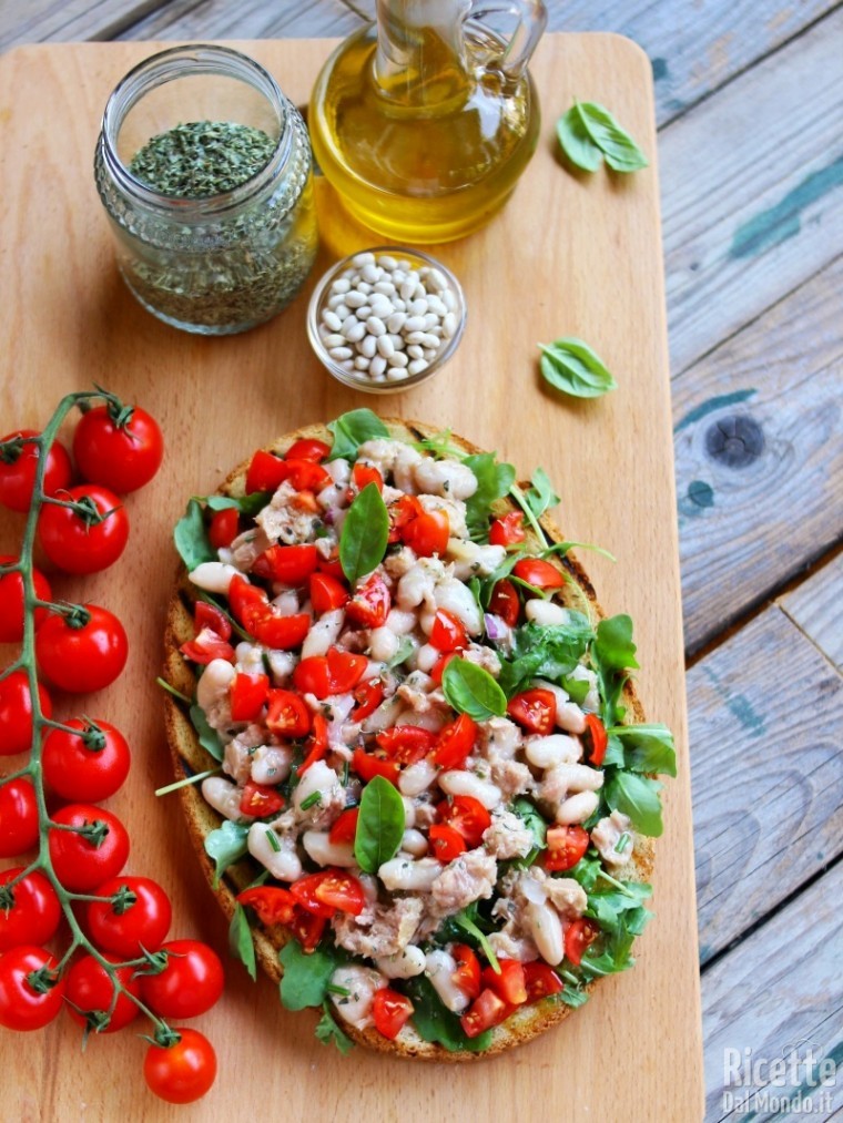 Bruschetta Con Fagioli E Tonno Ricettedalmondo It