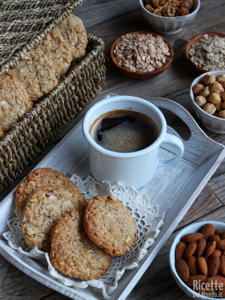 Biscotti Ai Fiocchi D Avena Con Mandorle E Noci