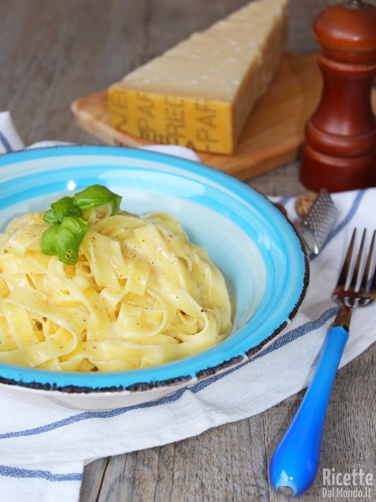 Fettuccine Alfredo Ricetta Originale RicetteDalMondo