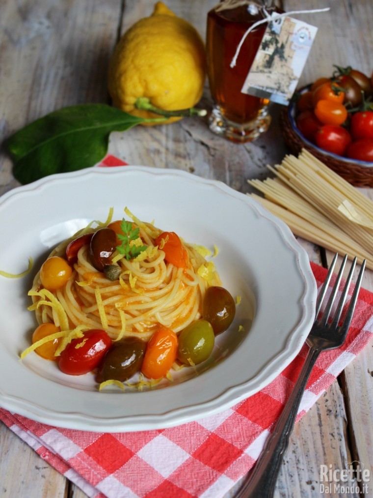 Spaghetti Con Colatura Di Alici E Pomodorini Colorati