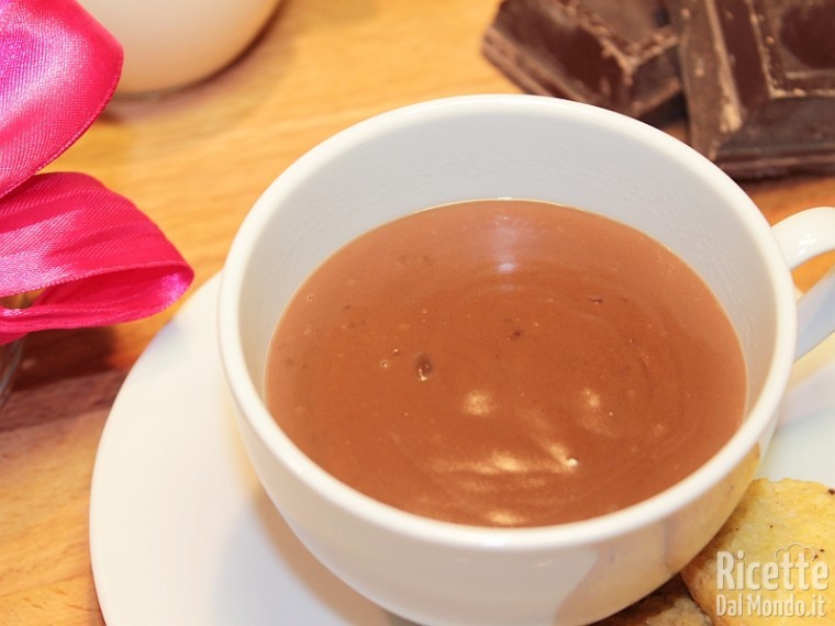 Cioccolata calda in tazza densa