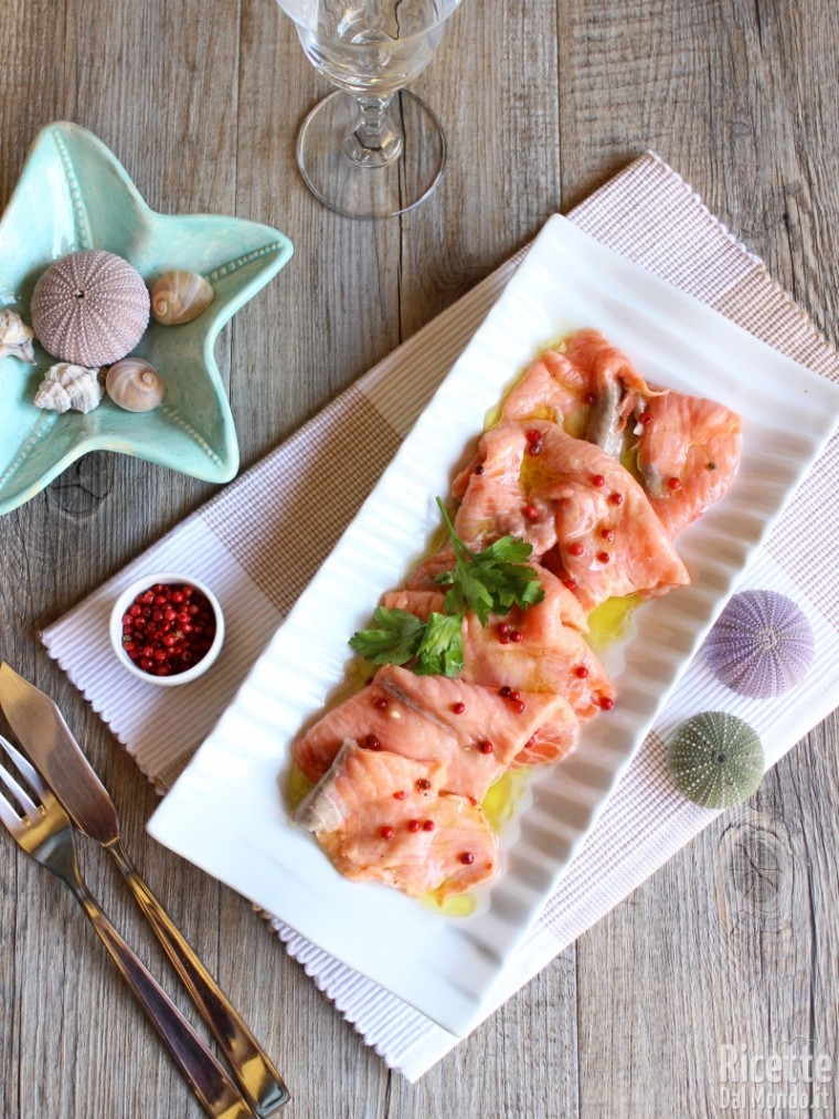 Carpaccio di salmone fresco marinato | RicetteDalMondo