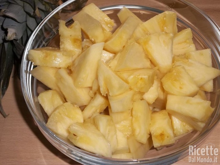 Pulire e tagliare l'ananas in 30 secondi mai così semplice e