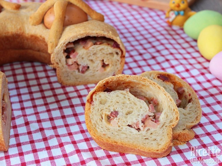 Casatiello Con Lievito Madre Ricettedalmondo It