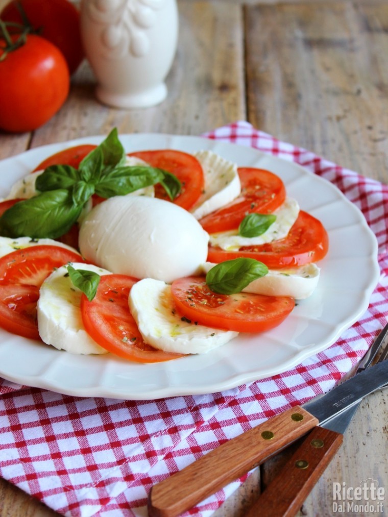 Caprese con mozzarella di bufala | RicetteDalMondo.it