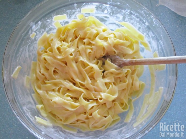 Fettuccine Alfredo - ricetta originale | RicetteDalMondo