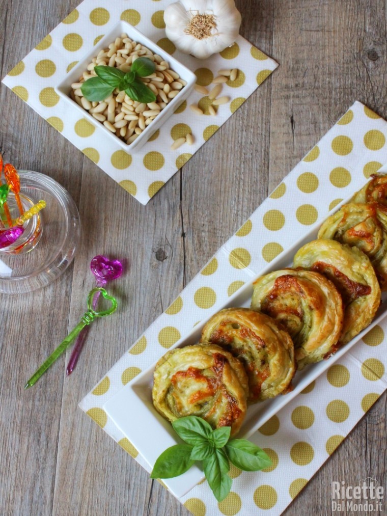 Girelle Di Sfoglia Con Pesto E Provola Ricettedalmondo