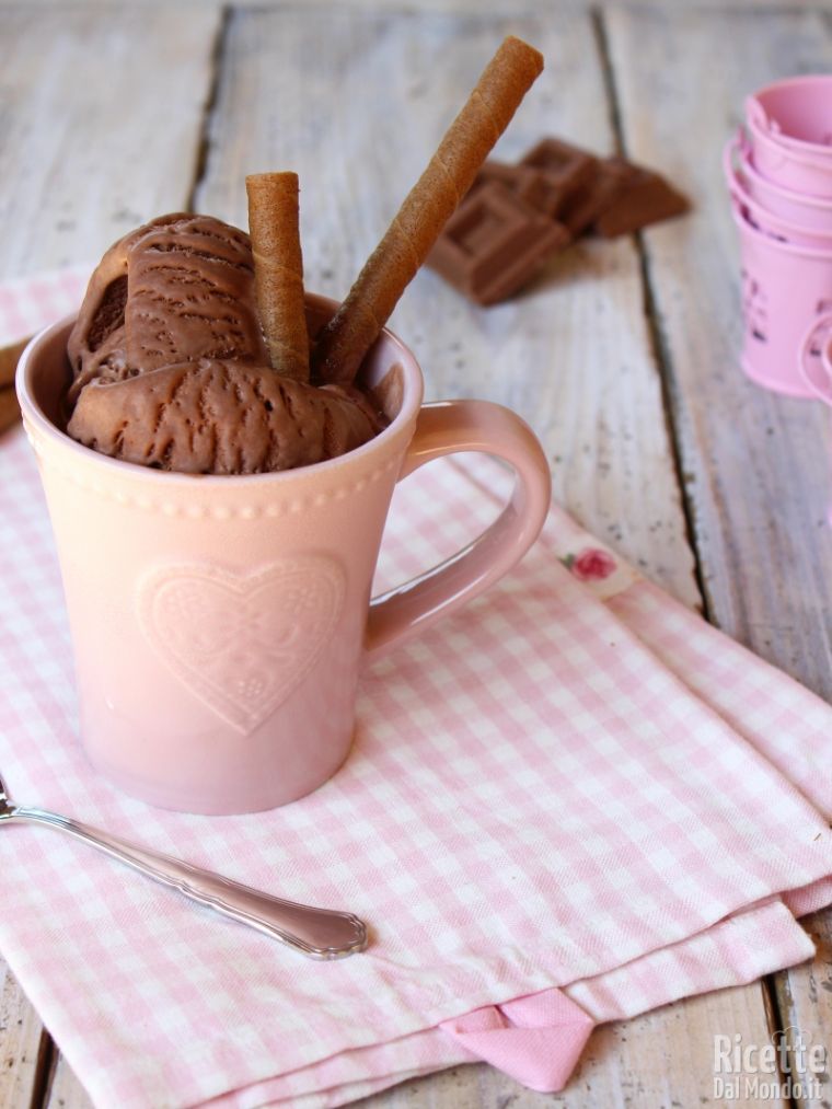 Gelato Al Cioccolato Fatto In Casa | Ricetta Semplice Con Gelatiera!