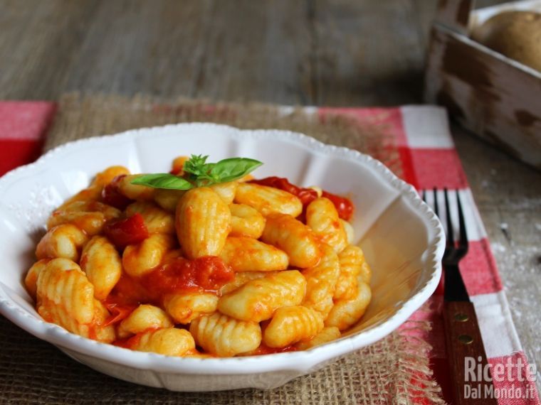 Gnocchi di patate al sugo di pomodoro