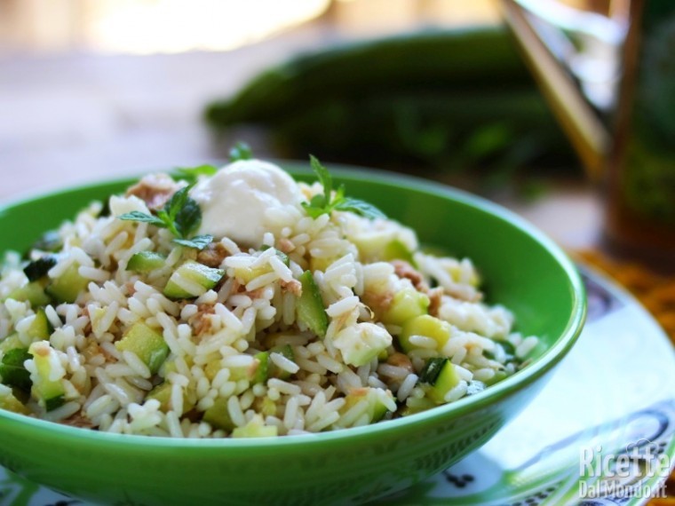 Insalata di riso con zucchine e tonno | RicetteDalMondo