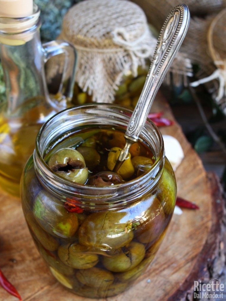 Olive Sott Olio Fatte In Casa Ricettedalmondo It