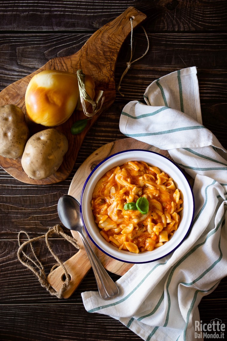 Pasta e patate con la provola affumicata | Marianna Pascarella