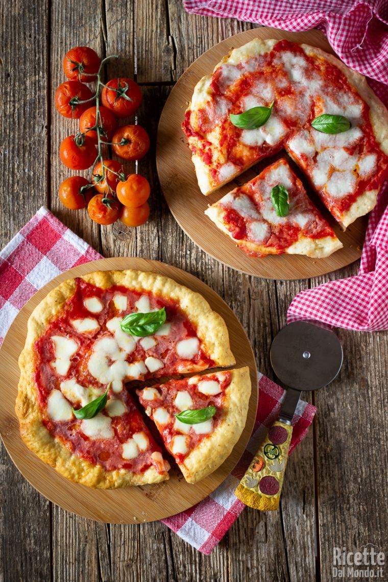 Pizza in padella, buonissima e super veloce! (Ricetta in 15 minuti!)