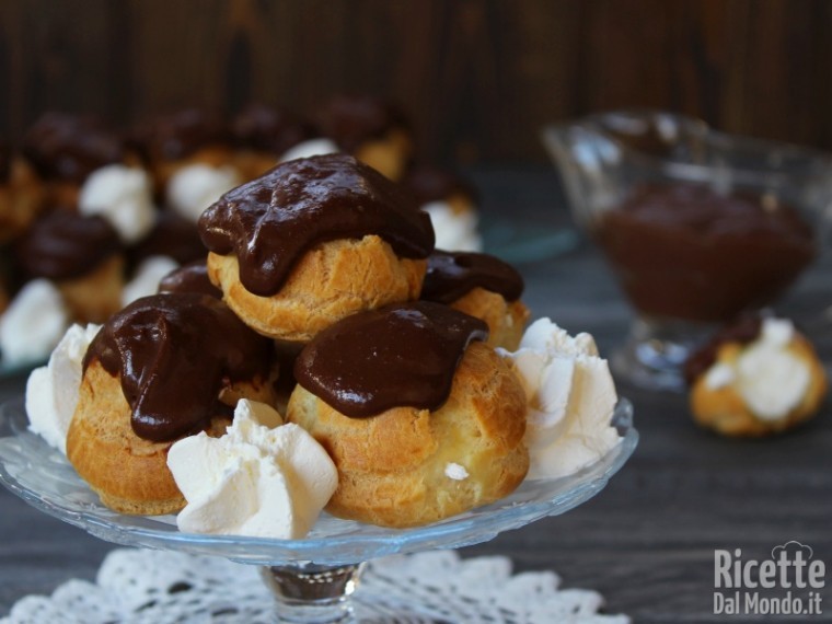 Profiteroles Al Cioccolato Ricettedalmondo It