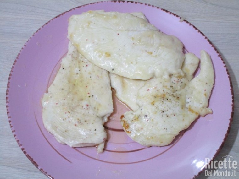 Scaloppine Di Pollo Al Pepe Ricettedalmondo It