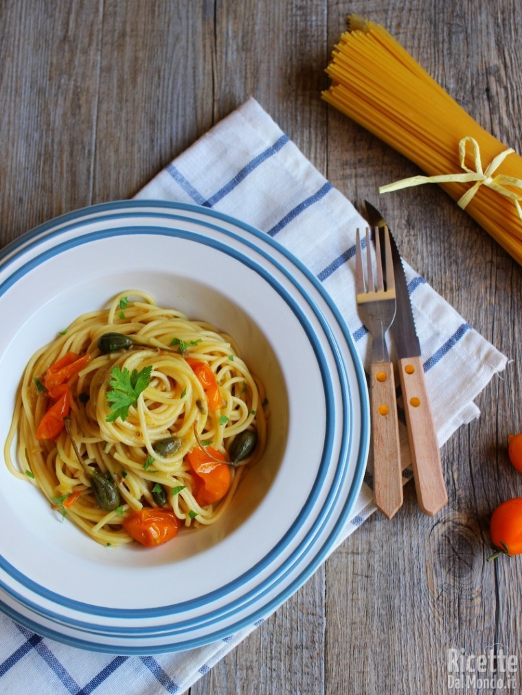 Spaghetti Con Pomodorini Gialli Del Vesuvio E Capperi