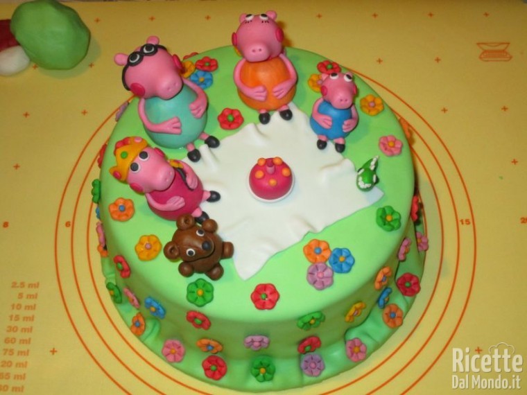 Torta di Peppa Pig in pasta di zucchero