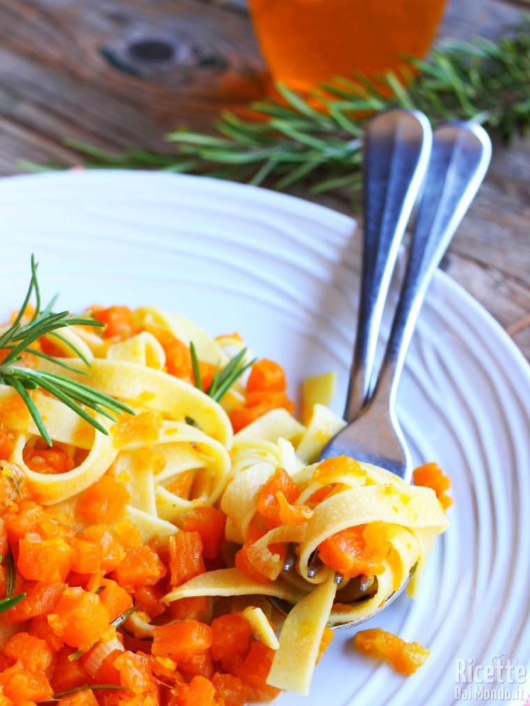 Come fare le tagliatella all'uovo con la zucca