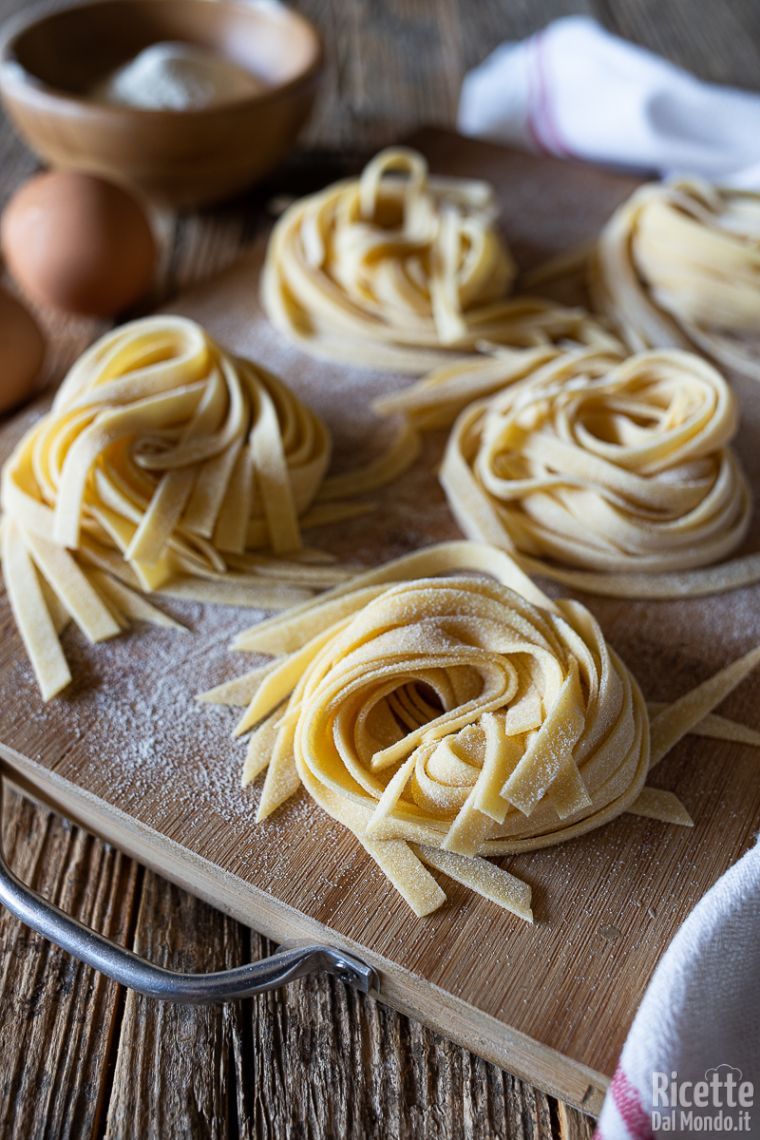 Tagliatelle all'uovo (La ricetta della pasta fresca fatta in casa!)