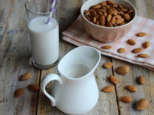 Ricetta Come fare il latte di mandorla